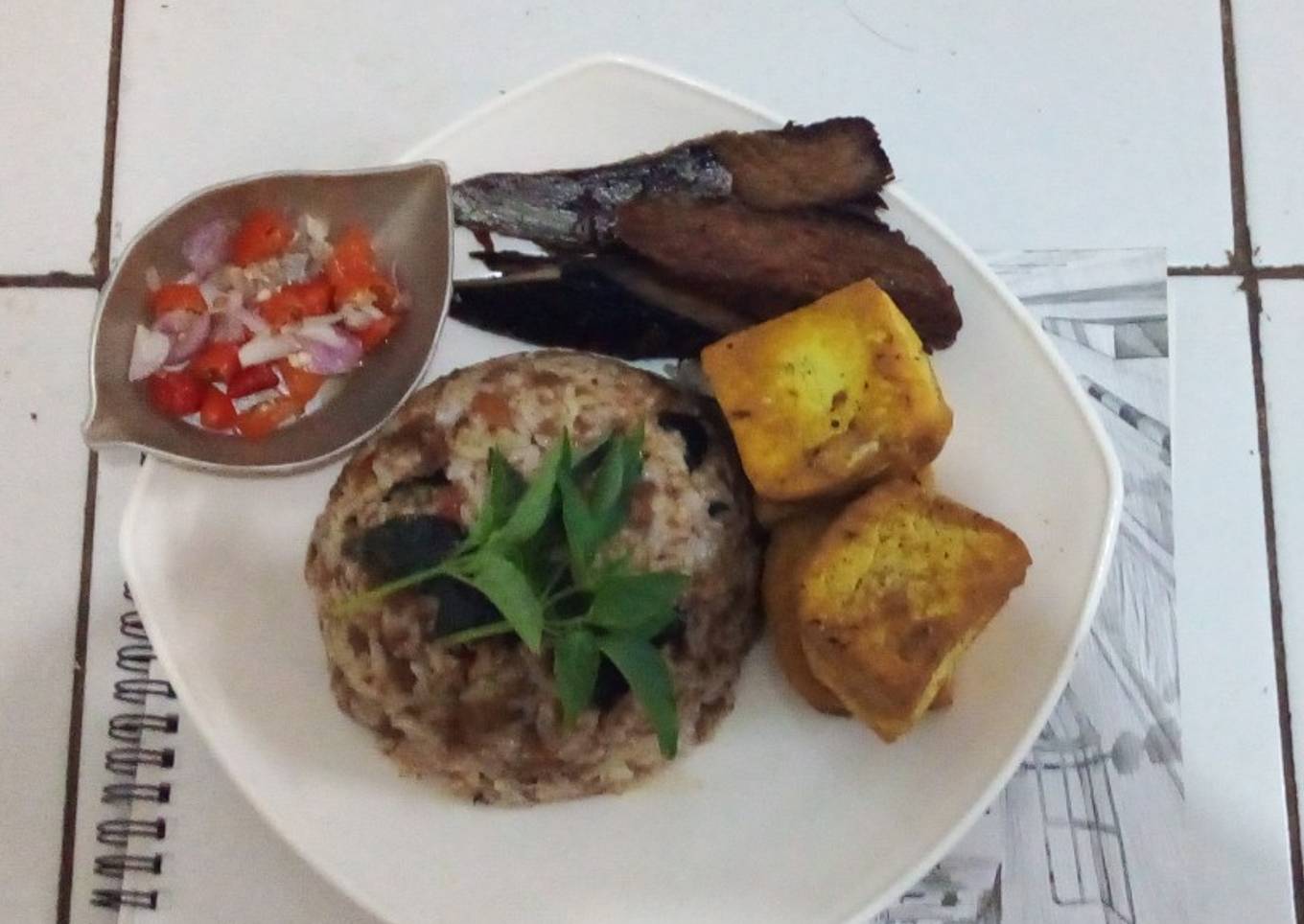 Nasi tutung oncom