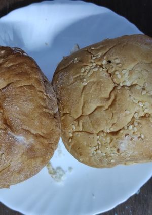 চিকেন বার্গার (Chicken burger recipe in Bengali) রেসিপির প্রধান ছবি