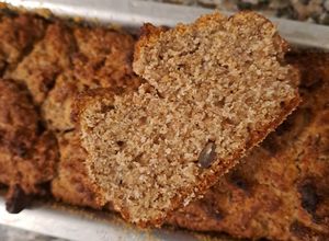Una foto de Budín integral de banana y nueces pecán