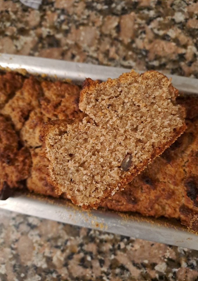 Una foto de Budín integral de banana y nueces pecán
