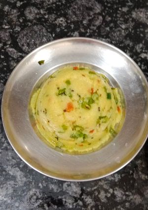 सूजी का नमकीन हलवा (Suji ka namkeen halwa recipe in hindi) रेसिपी मुख्य फोटो