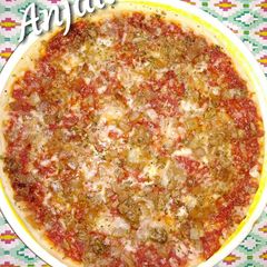 A picture of Tuna pizza.