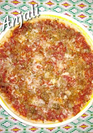 A picture of Tuna pizza.
