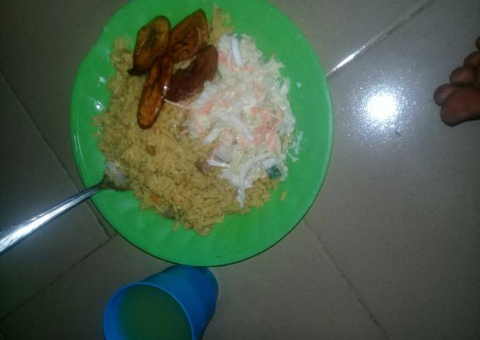 Fried rice and plantain with cucumber and ginger drink