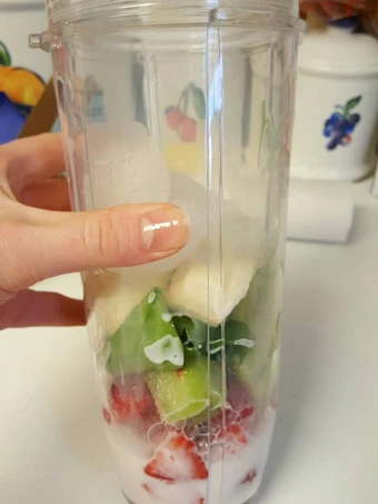 Easy Steps to Make Smoothie with a Bite the Can Spoil the Tongue Can spoil the tongue