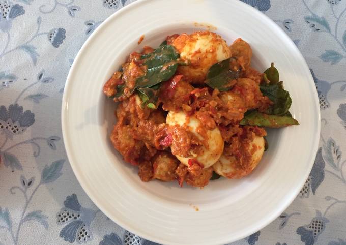 Bola-bola tempe dan telur balado