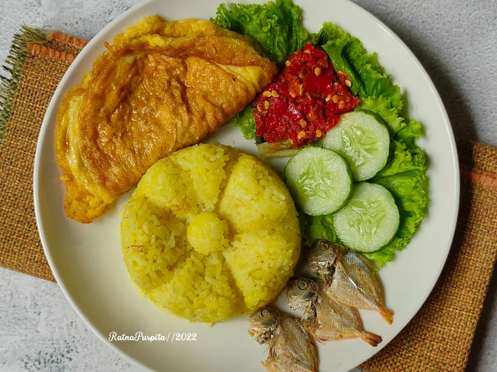 Langkah Mudah untuk Membikin Resep  Nasi Kuning Super Praktis yang Enak Banget, Sempurna