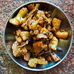 A picture of Aloo gobhi.