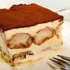 A picture of Italian classic tiramisu.