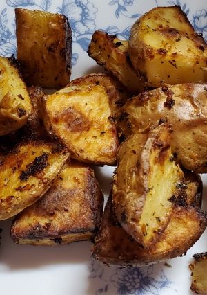 A picture of Crispy Roasted Seasoned Potatoes.