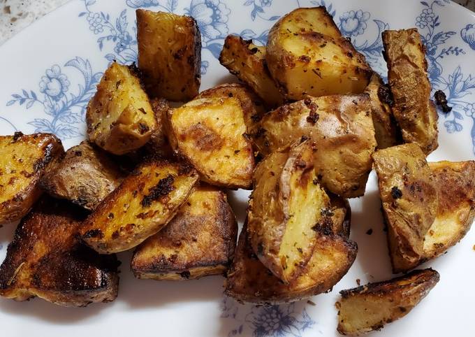 Crispy Roasted Seasoned Potatoes