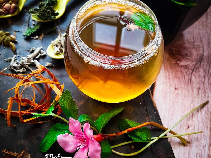 Bagaimana Menyiapkan Kahwah/Kahwa (Kashmiri Green Tea) yang Enak Banget