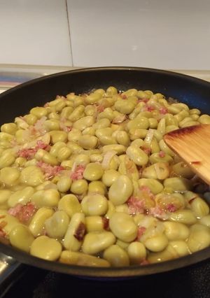 Una foto de Habas con jamón