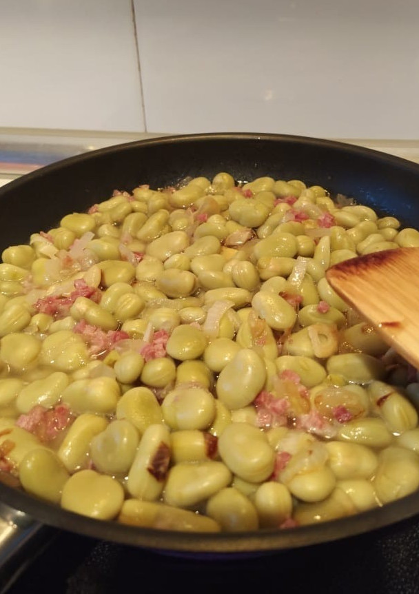 Una foto de Habas con jamón