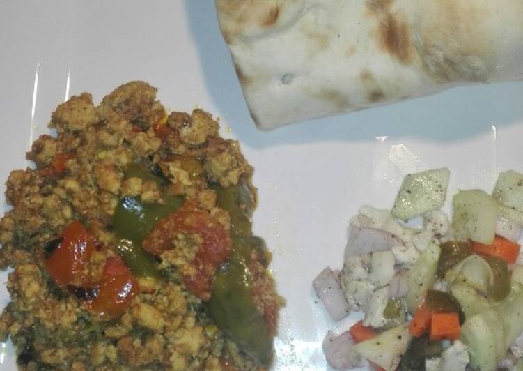 Steps to Make Homemade Chicken Qeema Tomato and Green Bell Pepper with chacumar Salad