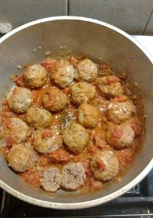 Una foto de Albóndigas de carne con salsa (sin freír)