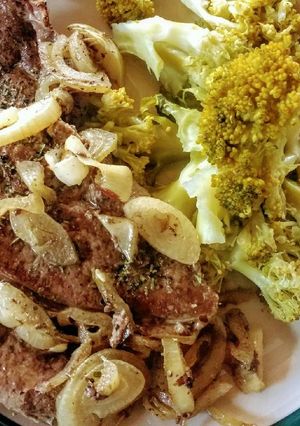 Una foto de Bifes de hígado con brócoli