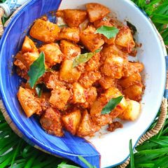 A picture of Masaledaar Khattey aloo.