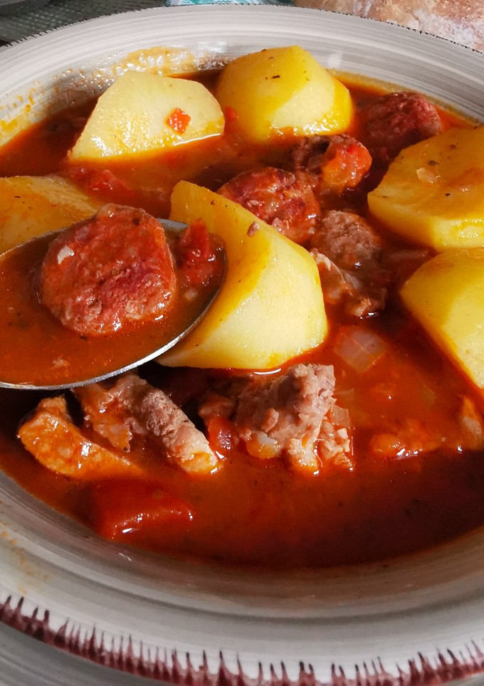 Una foto de Costilla de cerdo y chorizo dulce en vino tinto