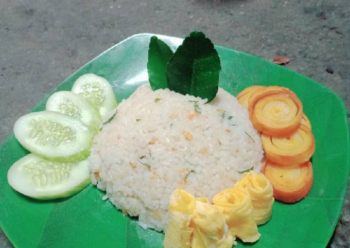 Nasi goreng daun jeruk