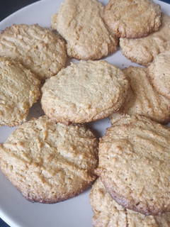 Una foto de Galletitas sin harina de pasta de maní y coco