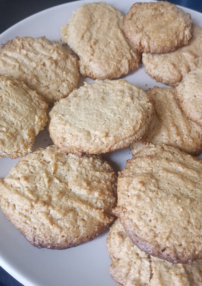 Una foto de Galletitas sin harina de pasta de maní y coco