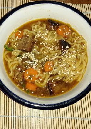 Una foto de Ramen estilo _cocinando_facil