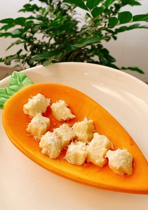 Hình của món Bánh sữa rắc vụn dừa cho bé.
