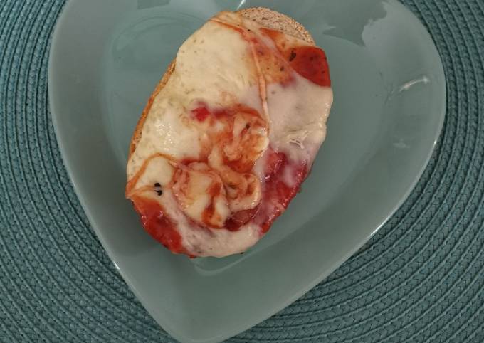 &amp;quot;KÄSE - Brötchen&amp;quot; mit 🧀 Paprikasauce Rezept von Leonella - Cookpad