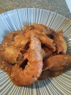 Una foto de Guiso de gambas y calamares
