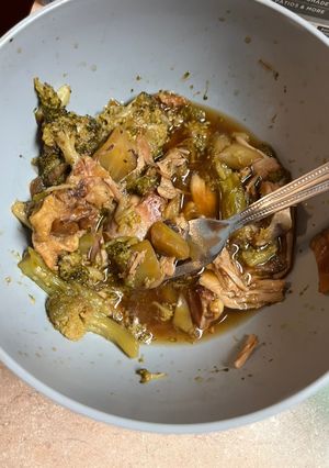 A picture of Insta-Pot Chicken and Broccoli.