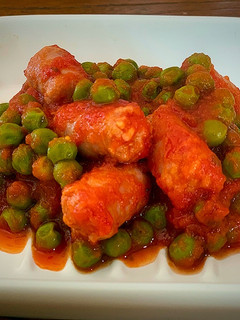 Una foto de Guisantes con salchichas