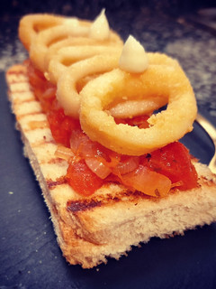 Una foto de Tosta de calamares a la andaluza