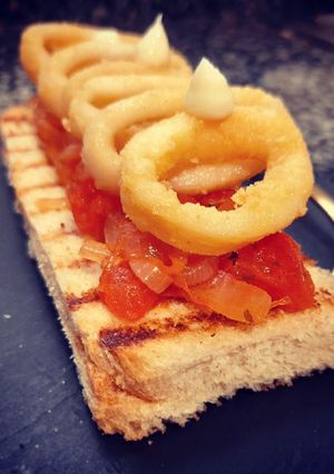 Una foto de Tosta de calamares a la andaluza