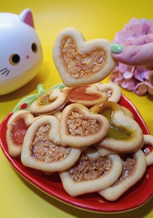 A picture of Heart Cookies 💞 with Honey Almond Filling.