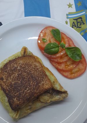 Una foto de 💙​¡Andá para' allá, Austria! El Sándwich de Huevo, Queso y Tomate de la Scaloneta🇦🇷