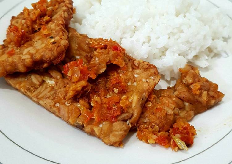 Tempe penyet sambal bawang