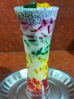 கலர் ஃபுல் ஜெல்லி மில்க்ஷேக்(jelly milkshake recipe in tamil) செய்முறை முக்கிய புகைப்படம்