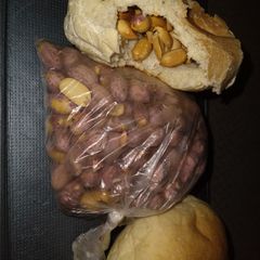A picture of Peanut Burger bread.