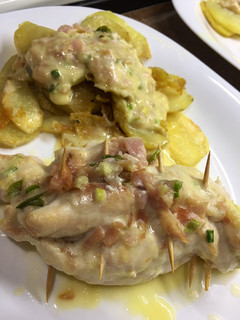 Una foto de Pechuga rellena con papas y salsa de verdeo 👏🏻