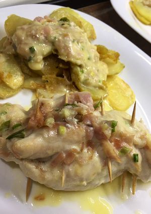 Una foto de Pechuga rellena con papas y salsa de verdeo 👏🏻