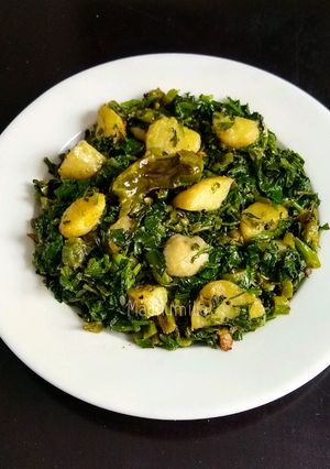 A picture of Palak Aloo Lehsuniya.