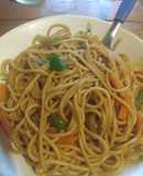 Fideos salteados con salsa de soja! Súper fácil