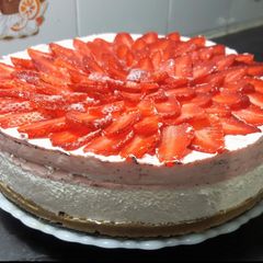 Strawberry & White Chocolate Mousse Cake 🍓😋 A picture of Strawberry & White Chocolate Mousse Cake 🍓😋.