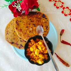 A picture of MAIZE FLOUR MISSI ROTI / Makki ka PARATHA 😋.