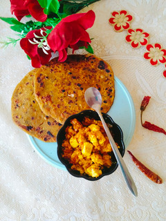 A picture of MAIZE FLOUR MISSI ROTI / Makki ka PARATHA 😋.