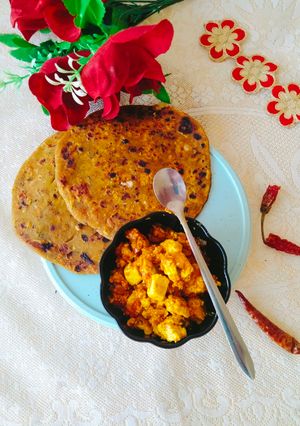 A picture of MAIZE FLOUR MISSI ROTI / Makki ka PARATHA 😋.
