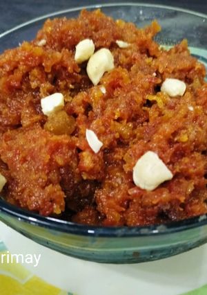 गाजर हलवा (gajar halwa recipe in marathi) रेसिपी चे मुख्य फोटो 