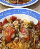 Spaghetti con Trigueros, Tomates Cherry, Aceitunas Verdes y Panceta al Pesto de Hierbas Provenzales