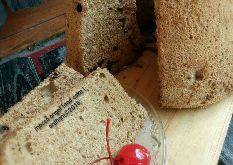 Langkah Mudah untuk Menyiapkan Mocca Angel Food Cake, Menggugah Selera